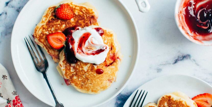 Scrambled egg muffins with smoked salmon and soured cream